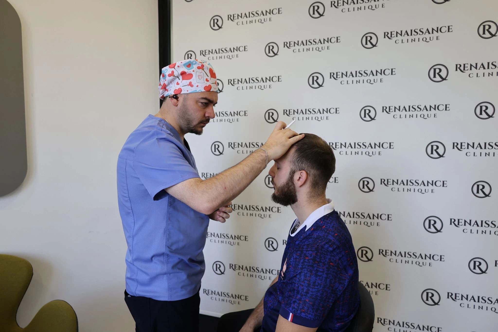 FUE, DHI ou Saphir : Quelle technique de greffe de cheveux choisir ?