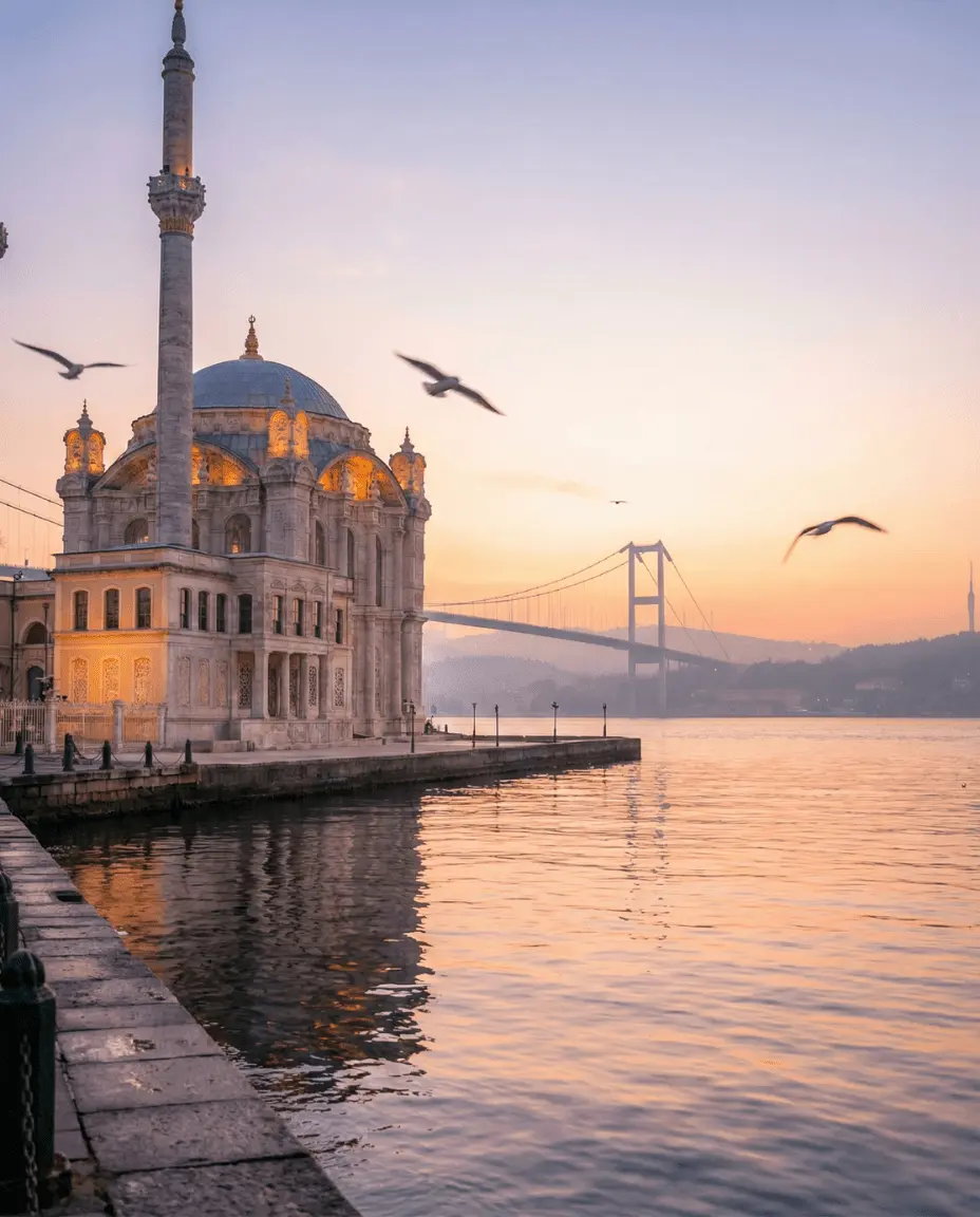 Vue de la mosquée Ortaköy et du Bosphore à Istanbul — destination tourisme médical pour patients de Belgique
